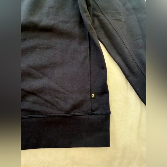 On Running Men’s Crew Neck Sweatshirt Navy - Picture 4 of 11
